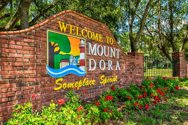 $309,900 | 21944 Belgian Court, Mount Dora, FL 32757