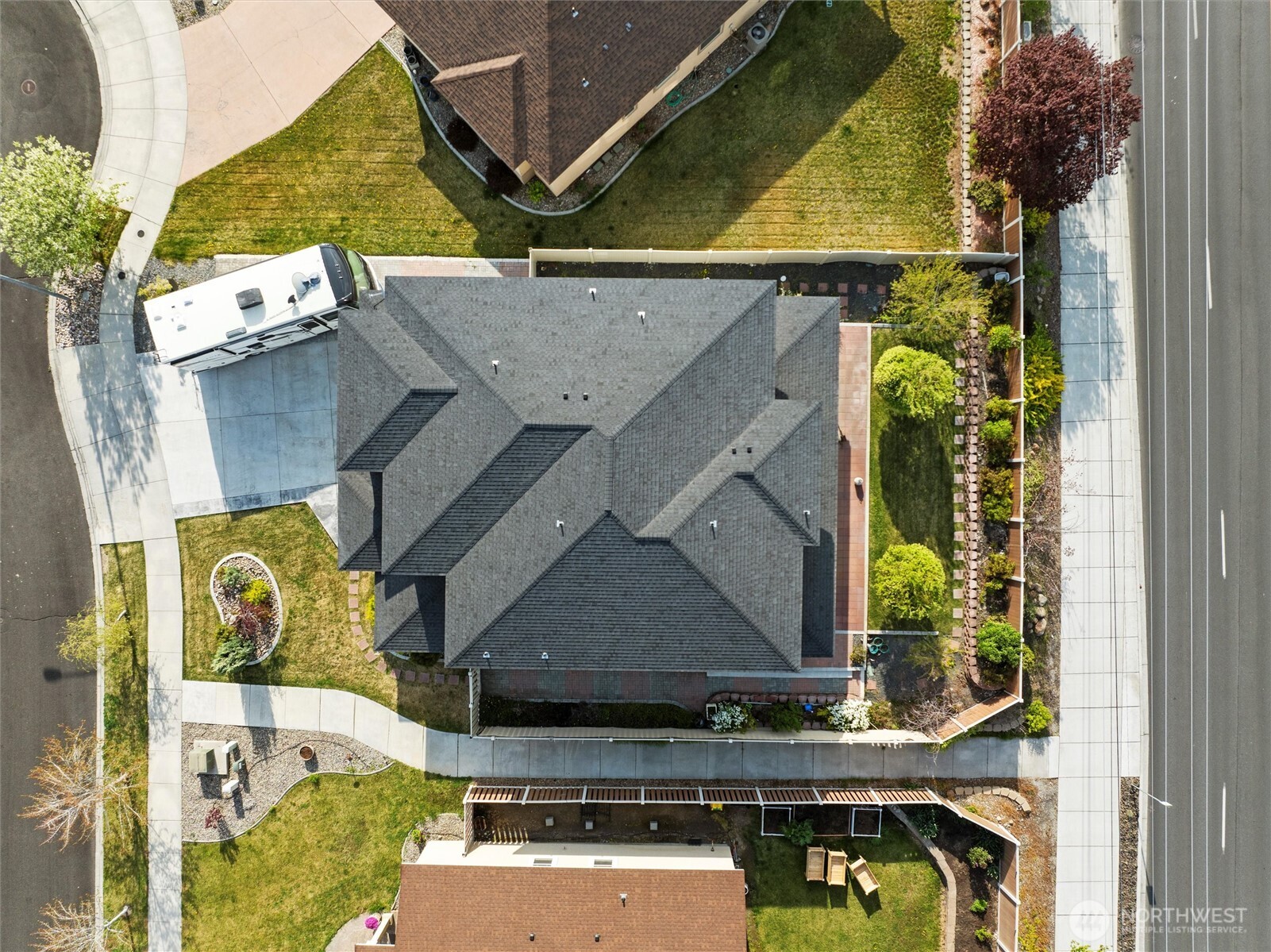 1124 Abbey Road Moses Lake, WA 98837 - Photo 4 of 39 Gallery Image 4