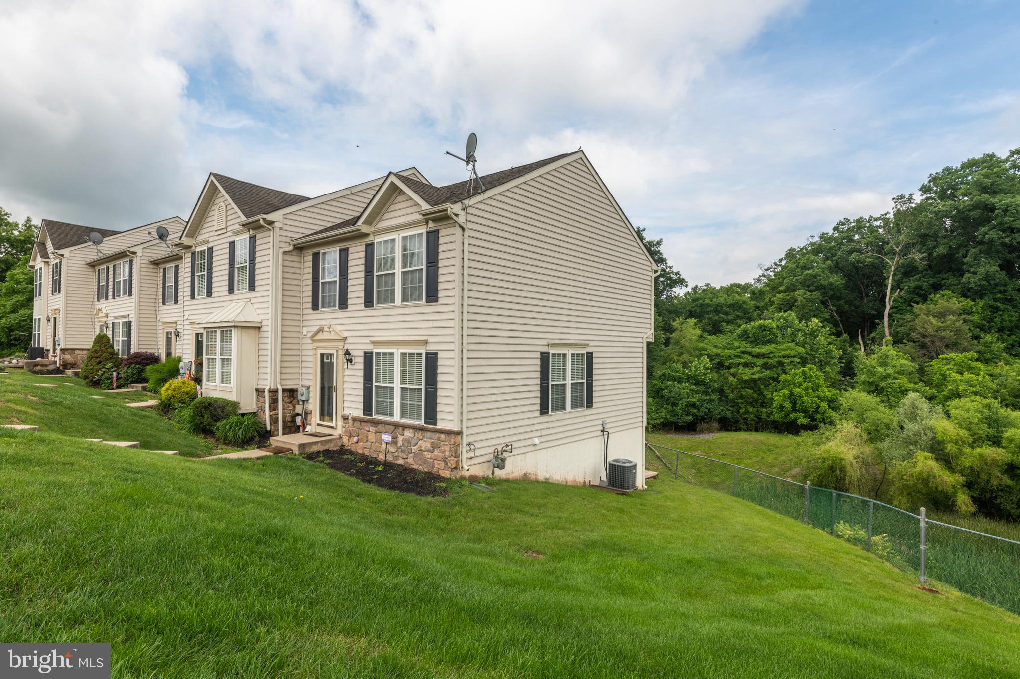 1805 Orchard View Road Reading, PA 19606 - Photo 3 of 32