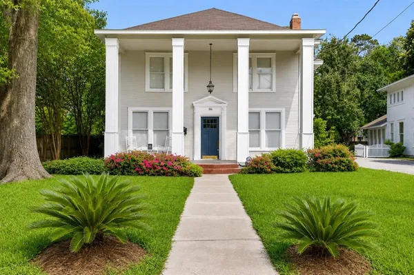 $299,900 | 216 North Texas Street, Pittsburg, TX 75686