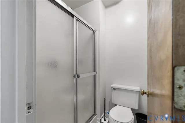 a bathroom with a toilet and a shower