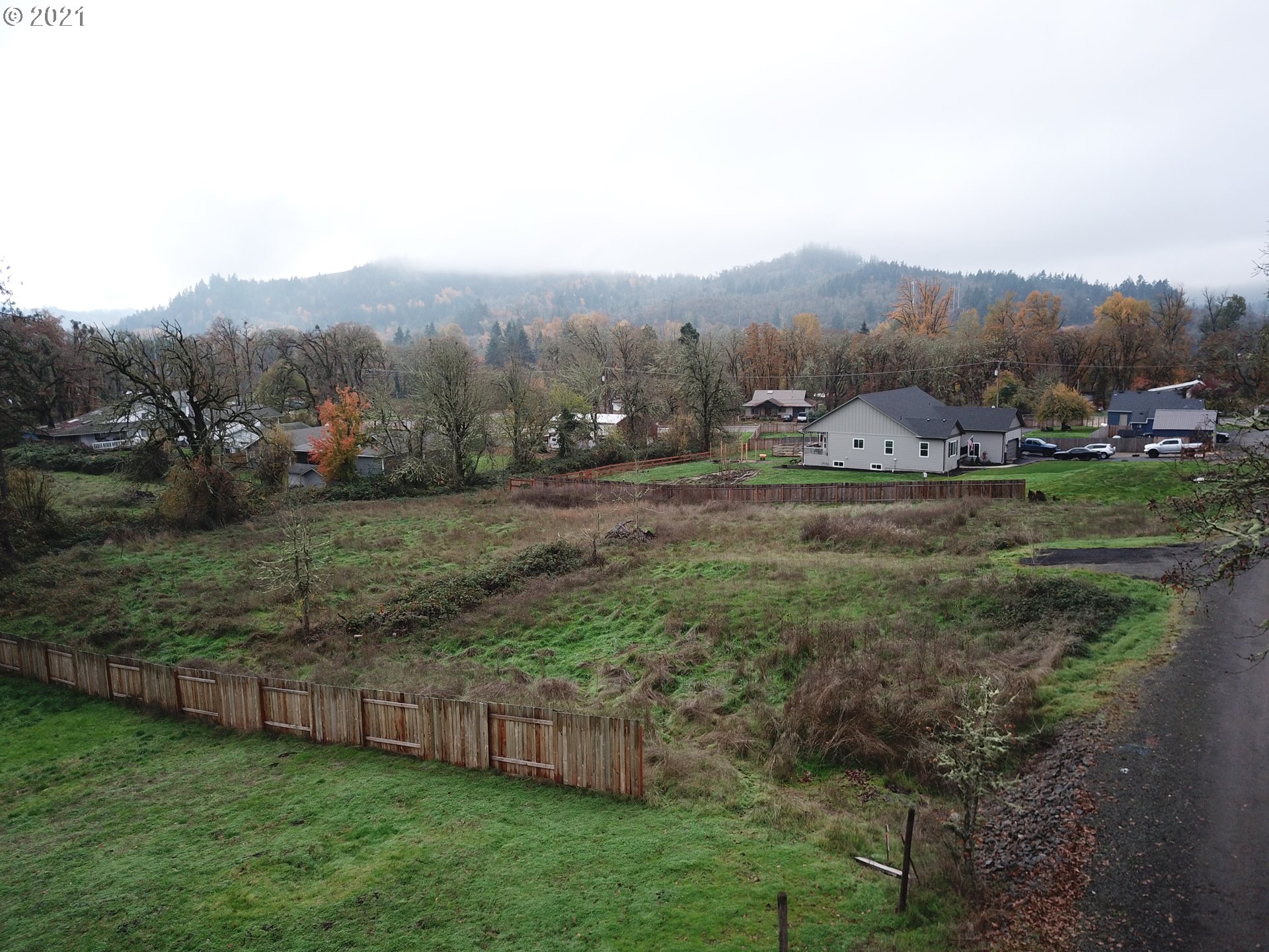 Ash Street, Unit 6 Springfield, OR 97477 - Photo 2 of 5 a view of outdoor space with green field and mountains