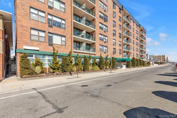 $675,000 | 333 East Broadway, Unit 1D, Long Beach, NY 11561