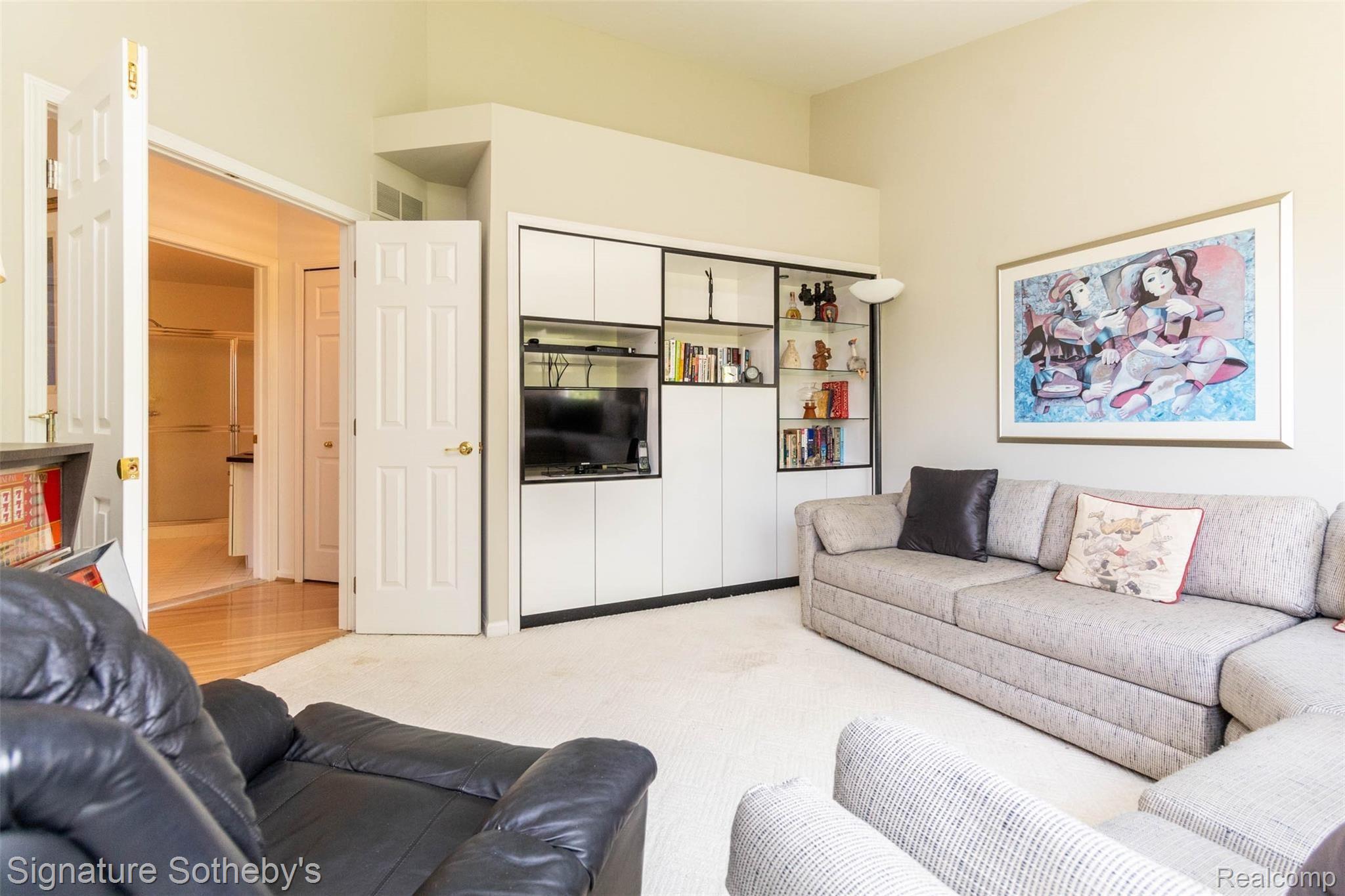 5263 Simpson Lake Road West Bloomfield, MI 48323 - Photo 19 of 30 interior (25).jpg