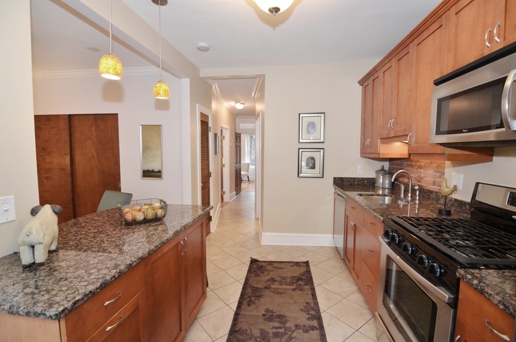 22 Perry Street, Unit 2 Brookline, MA 02445 - Photo 2 of 10 Gallery Image 2