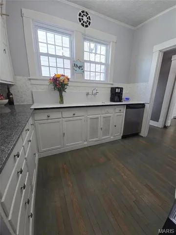 $242,000 | 713 North State Street, Jerseyville, IL 62052