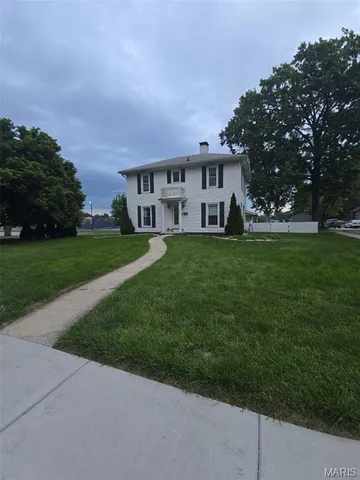 $242,000 | 713 North State Street, Jerseyville, IL 62052