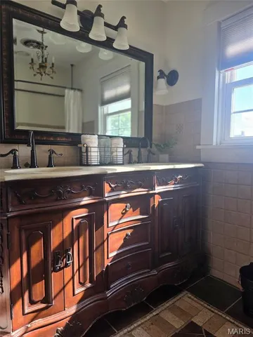 $242,000 | 713 North State Street, Jerseyville, IL 62052