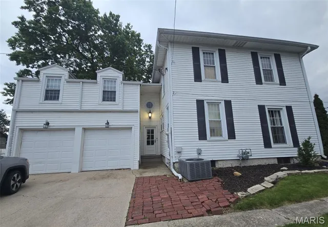 $242,000 | 713 North State Street, Jerseyville, IL 62052