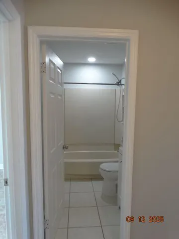 a view of entryway with a yard