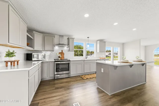 $180,000 | 4014 Rue Martine, New Iberia, LA 70560