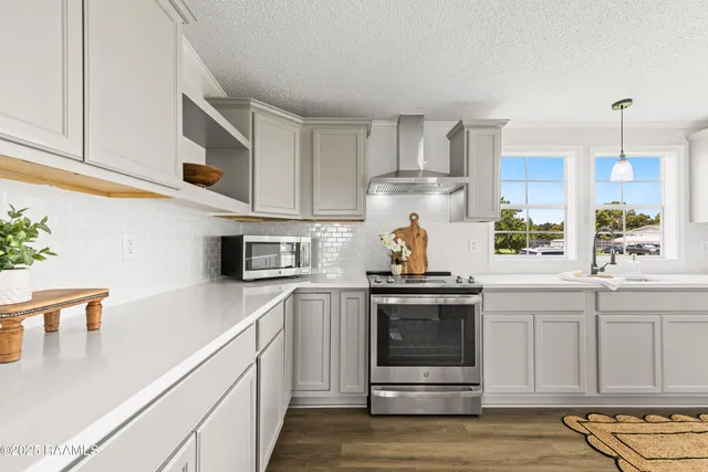 $180,000 | 4014 Rue Martine, New Iberia, LA 70560