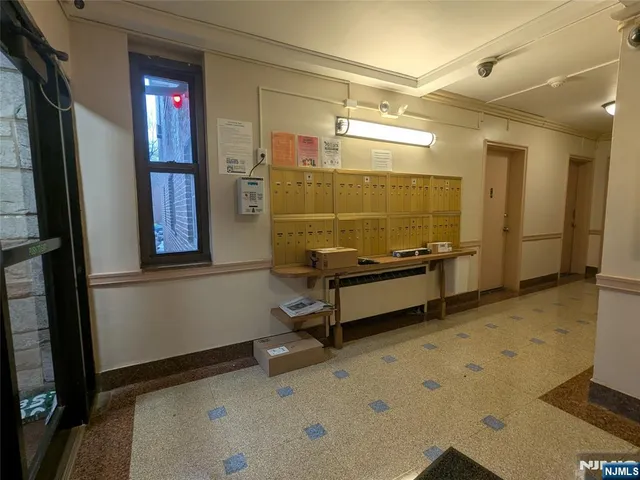 $215,000 | 401 Park Place, Unit 1E, Fort Lee, NJ 07024