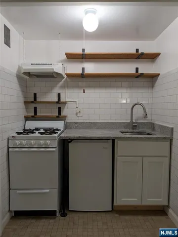 a close view of sink and tap