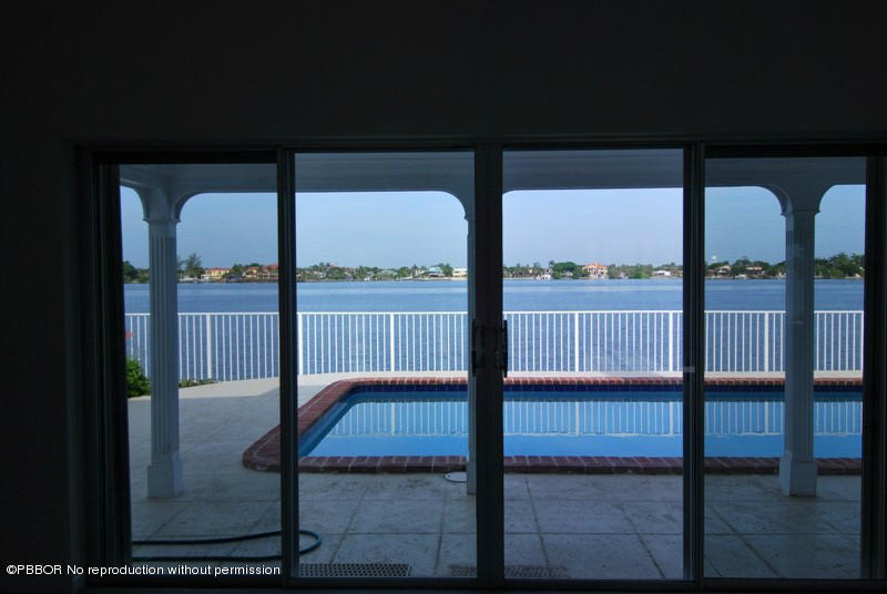 2284 Ibis Isle Road West Palm Beach, FL 33480 - Photo 5 of 15 5 Living Room View