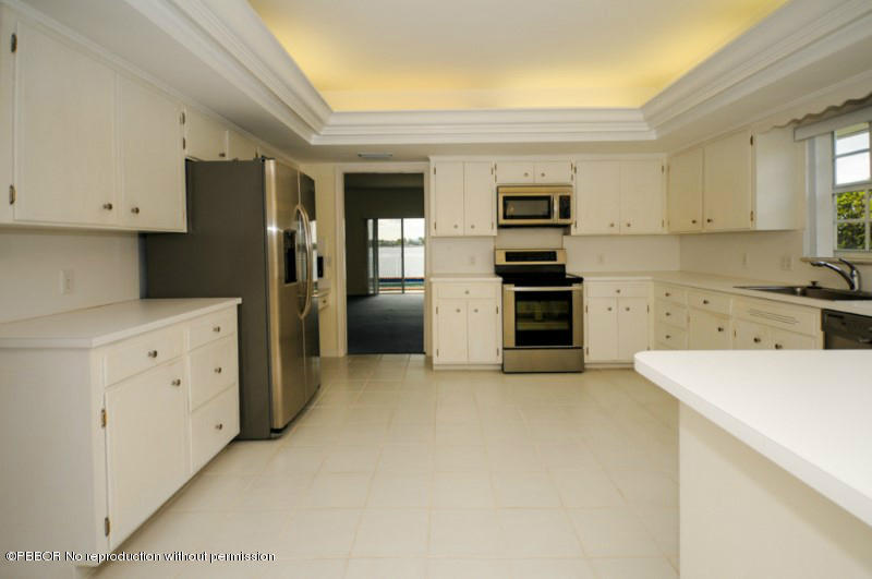 2284 Ibis Isle Road West Palm Beach, FL 33480 - Photo 6 of 15 6 Kitchen