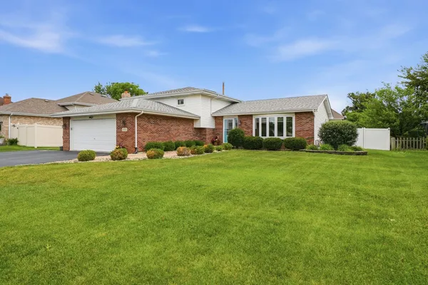 $459,900 | 772 Wellington Parkway, New Lenox, IL 60451