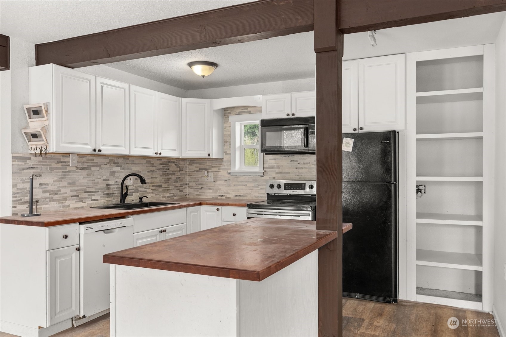 127 Remy Lane Chehalis, WA 98532 - Photo 9 of 24 a kitchen with a sink a refrigerator and cabinets