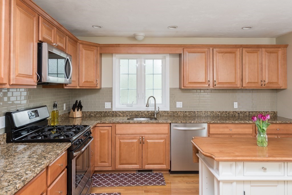 30 Julian Road Randolph, MA 02368 - Photo 3 of 28 Gallery Image 3
