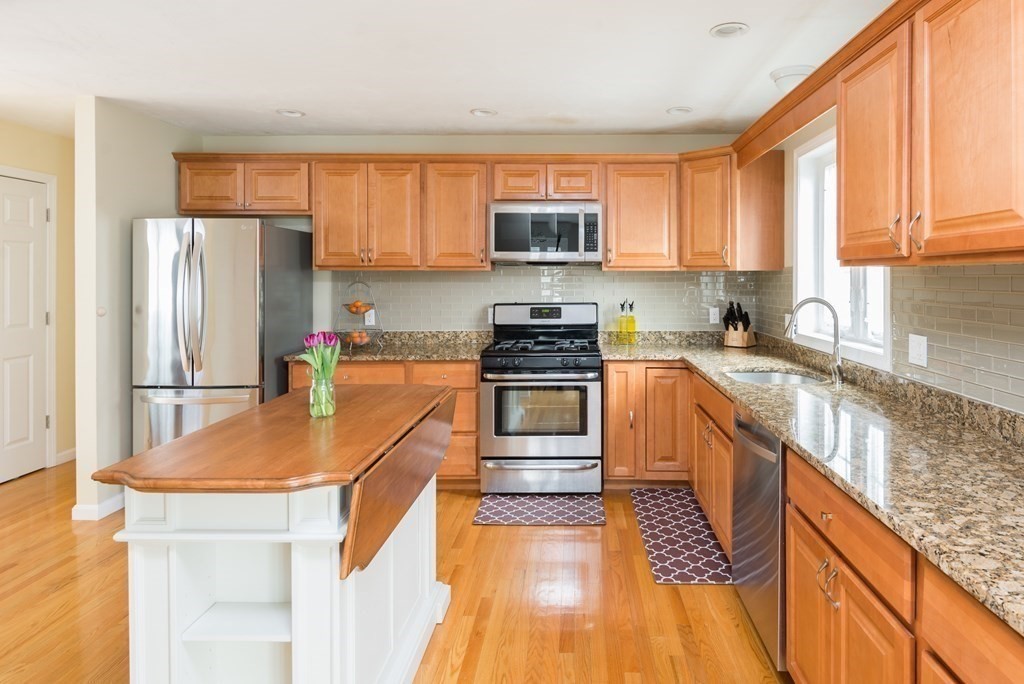 30 Julian Road Randolph, MA 02368 - Photo 4 of 28 Gallery Image 4