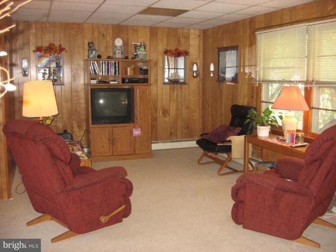 7708 Brightside Avenue Rosedale, MD 21237 - Photo 3 of 28 Family Room