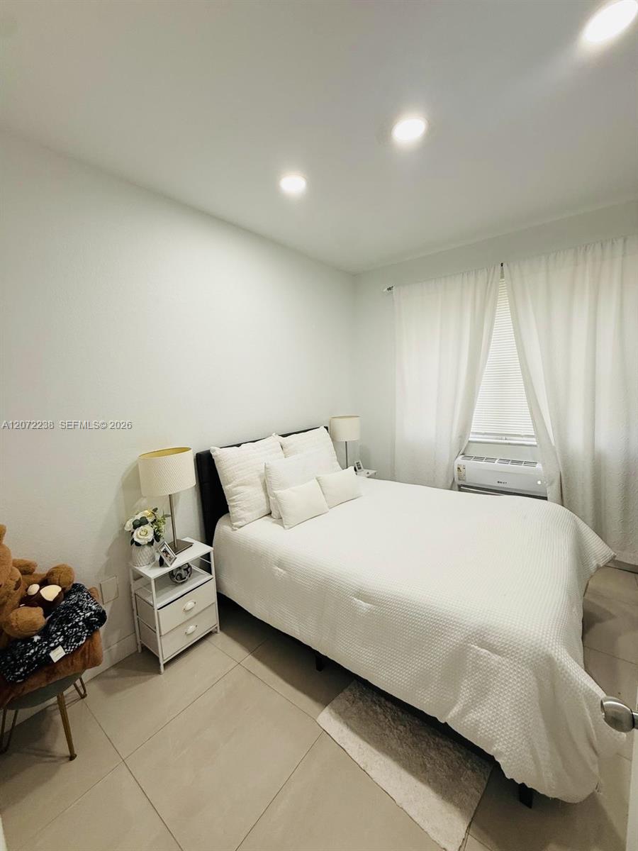 8 St, Unit 12 Miami, FL 33194 - Photo 3 of 5 Gallery Image 3