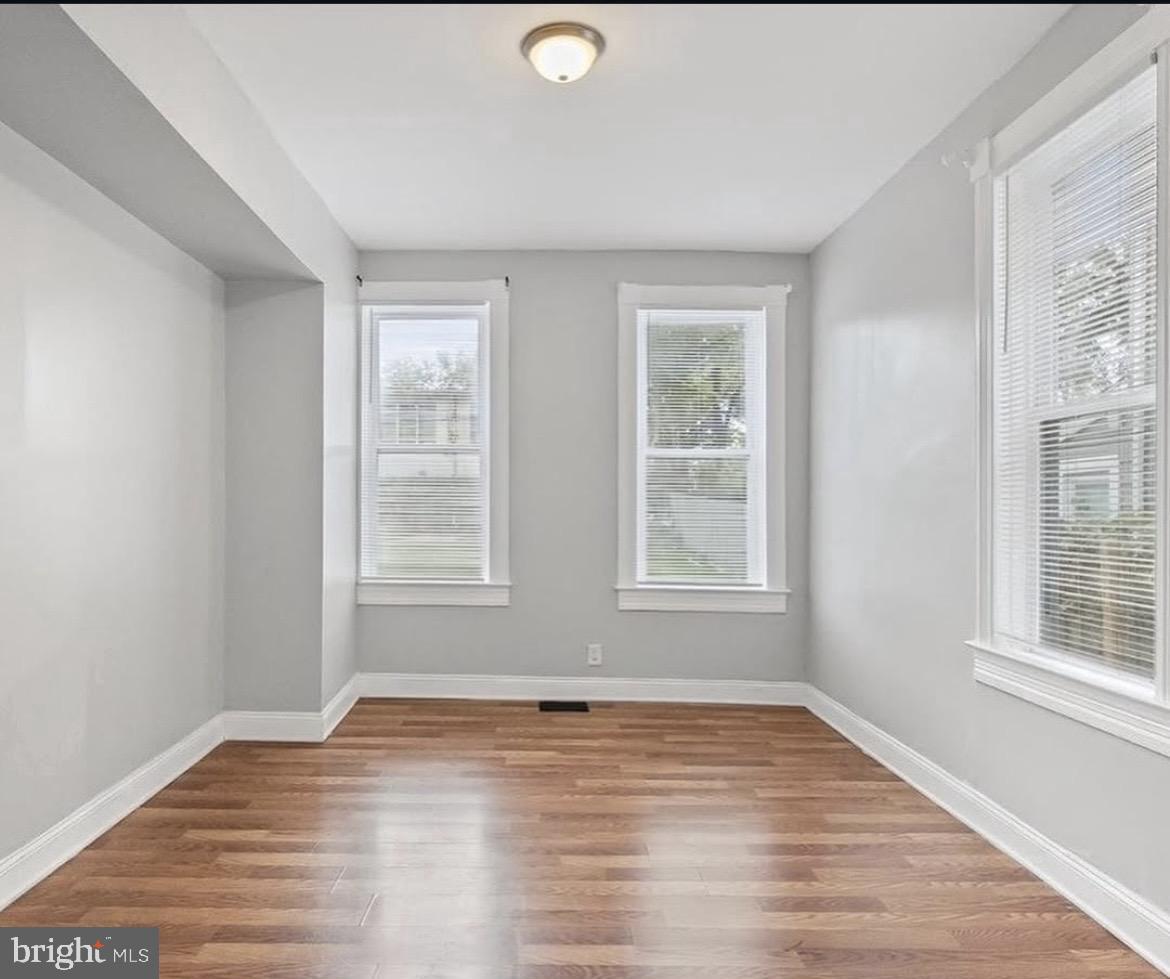 5 South Woodington Road Baltimore, MD 21229 - Photo 4 of 16