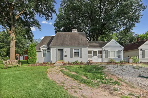 $179,900 | 308 Carlyle Avenue, Belleville, IL 62221