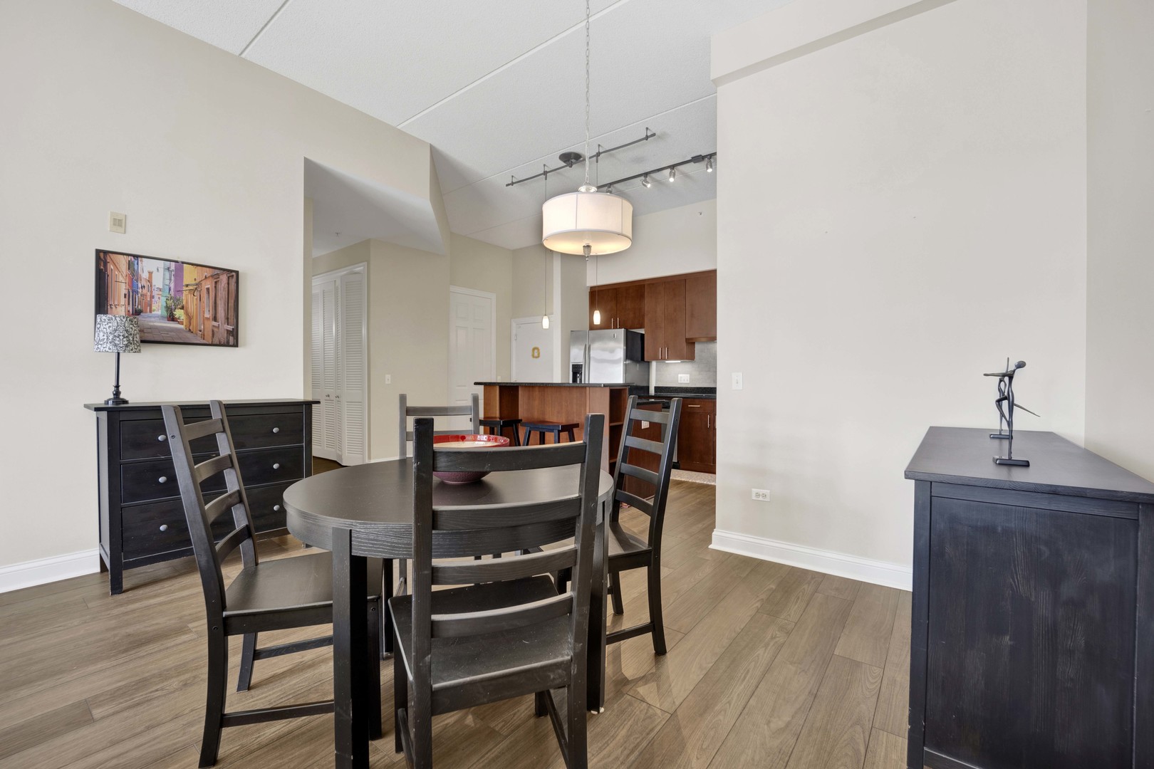 799 Graceland Avenue, Unit 504A Des Plaines, IL 60016 - Photo 11 of 25 a dining room with furniture and wooden floor