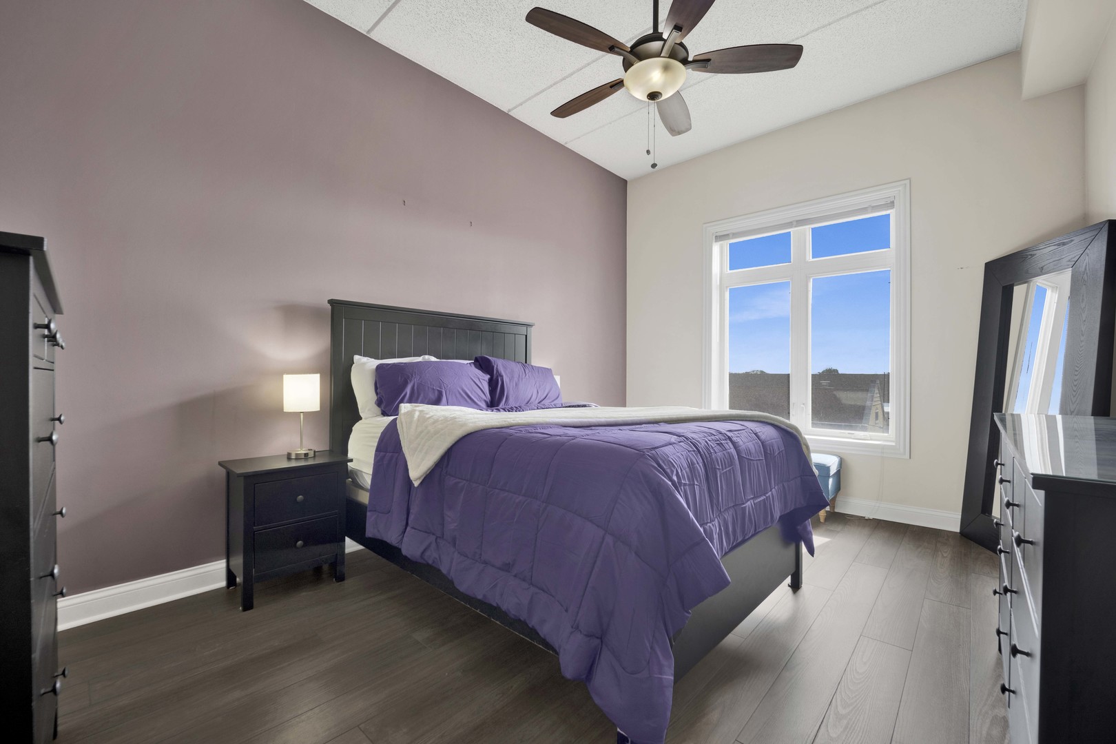 799 Graceland Avenue, Unit 504A Des Plaines, IL 60016 - Photo 19 of 25 a bedroom with a bed and a window