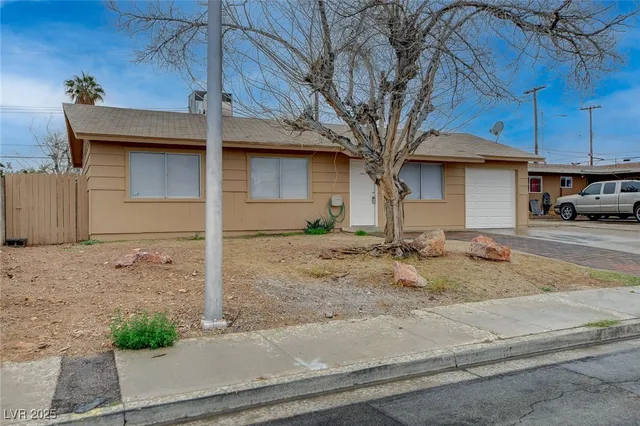 $1,700 | 6453 Bannock Way, Las Vegas, NV 89107