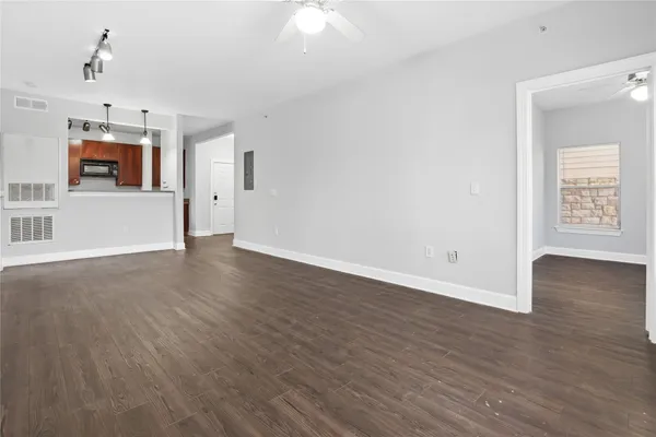 $1,899 | 1901 Crossing Place, Unit 3101, Austin, TX 78741