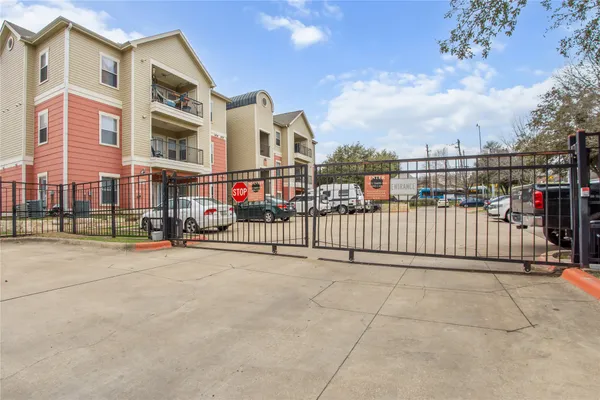 $1,899 | 1901 Crossing Place, Unit 3101, Austin, TX 78741