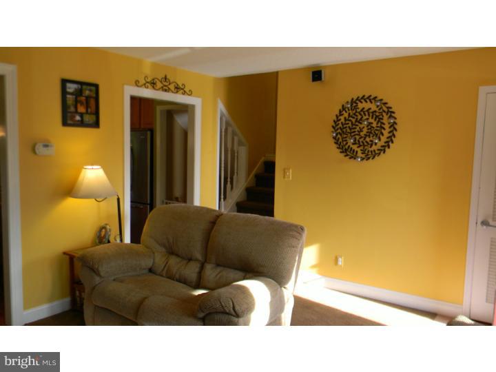 18 Sun Valley Road Hamilton, NJ 08690 - Photo 11 of 25 Living Room
