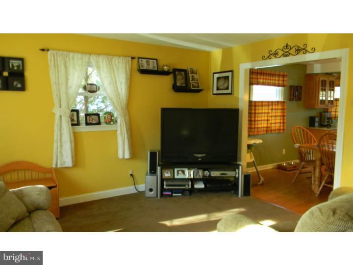18 Sun Valley Road Hamilton, NJ 08690 - Photo 12 of 25 Living Room