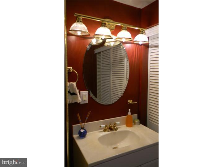 18 Sun Valley Road Hamilton, NJ 08690 - Photo 19 of 25 Bathroom