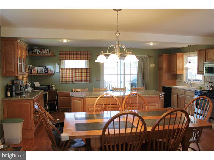 18 Sun Valley Road Hamilton, NJ 08690 - Photo 4 of 25 Kitchen