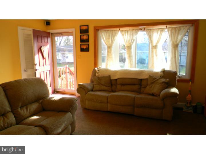 18 Sun Valley Road Hamilton, NJ 08690 - Photo 10 of 25 Living Room