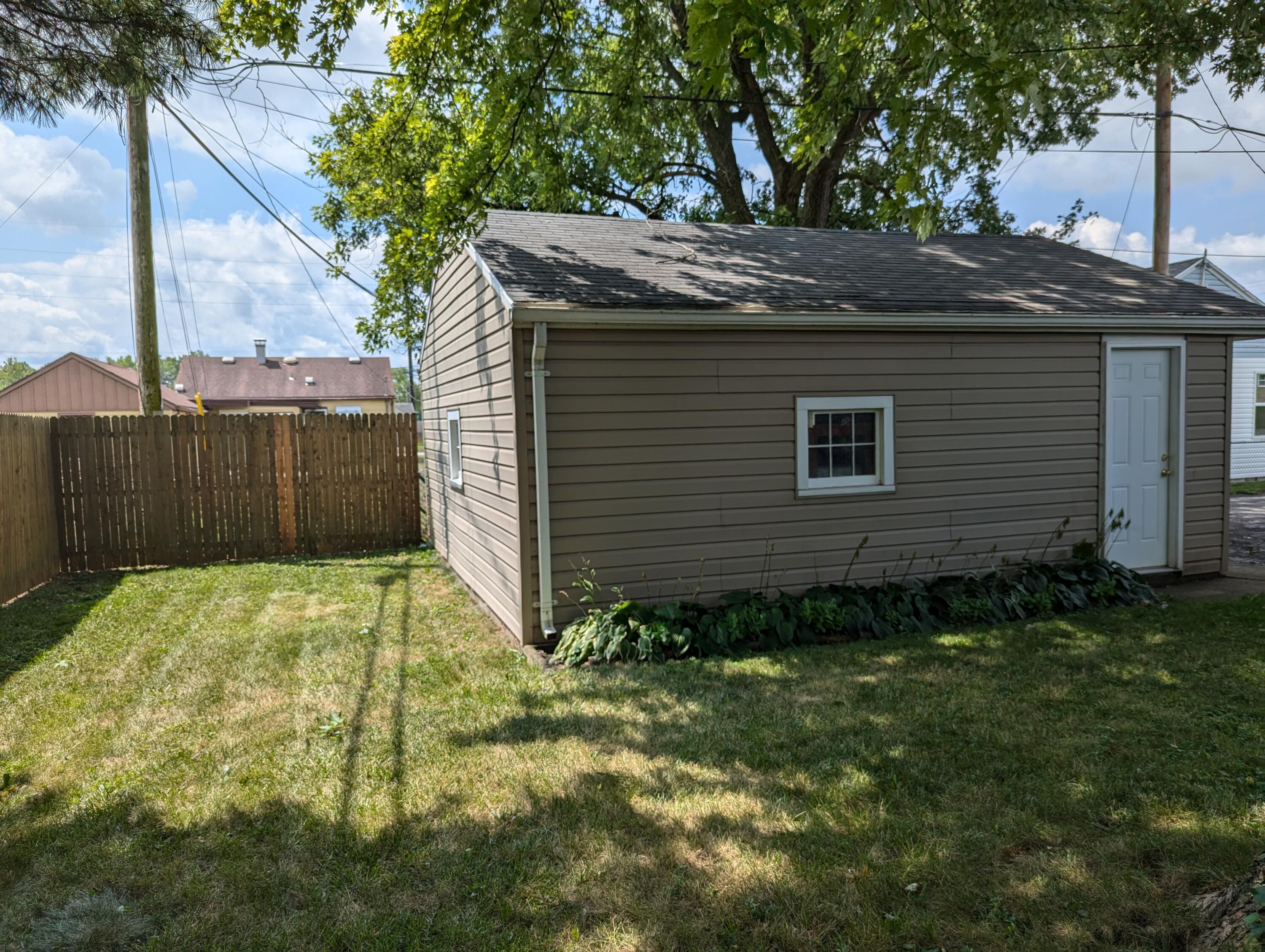 1006 South Burnett Road Springfield, OH 45505 - Photo 12 of 13 Gallery Image 12