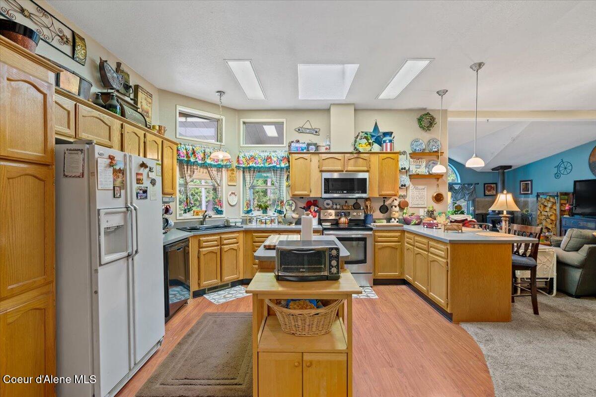 9864 Bottle Bay Road Sagle, ID 83860 - Photo 12 of 35 12-Kitchen