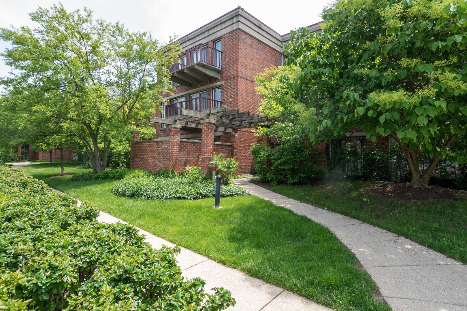432 Kelburn Road, Unit 322 Deerfield, IL 60015 - Photo 1 of 19