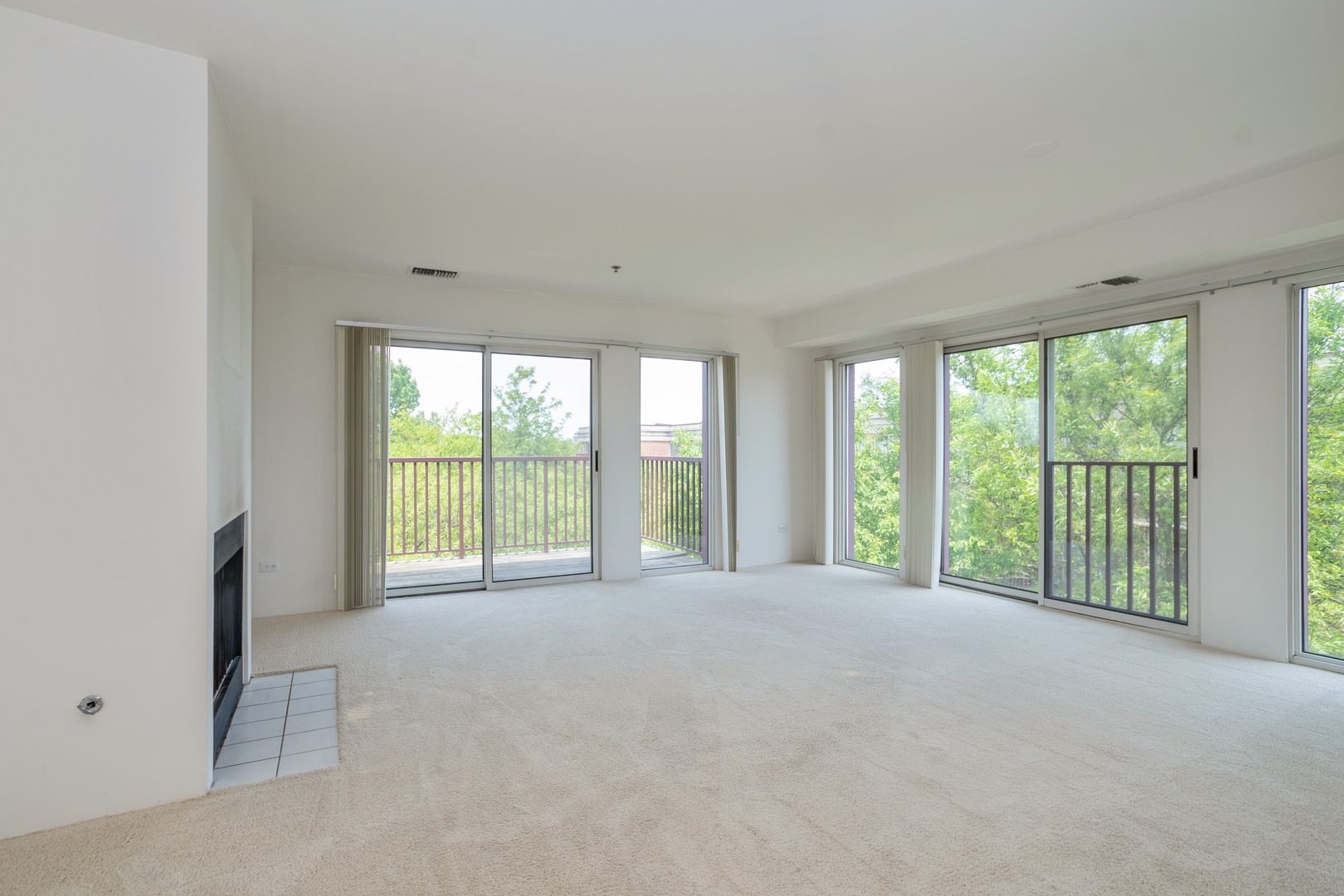 432 Kelburn Road, Unit 322 Deerfield, IL 60015 - Photo 3 of 19