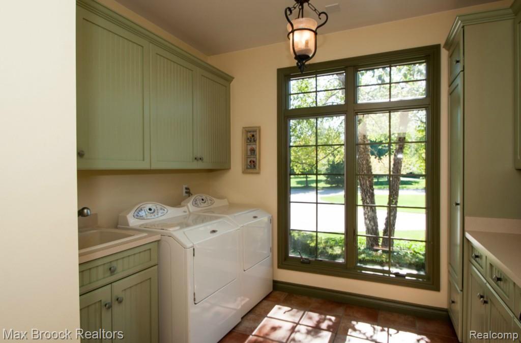 565 Sheldon Court Rochester, MI 48306 - Photo 30 of 75 204DSC_2321.jpg