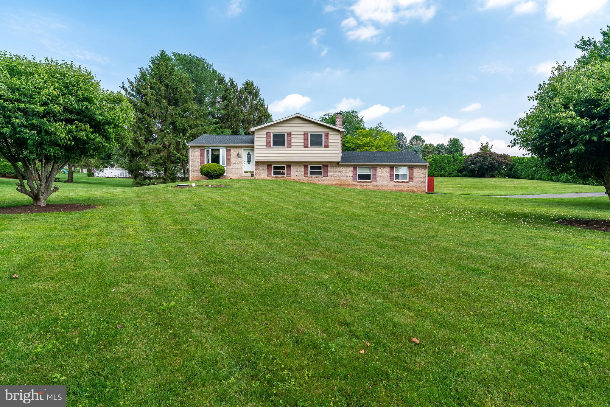 Split Level on Corner Lot
