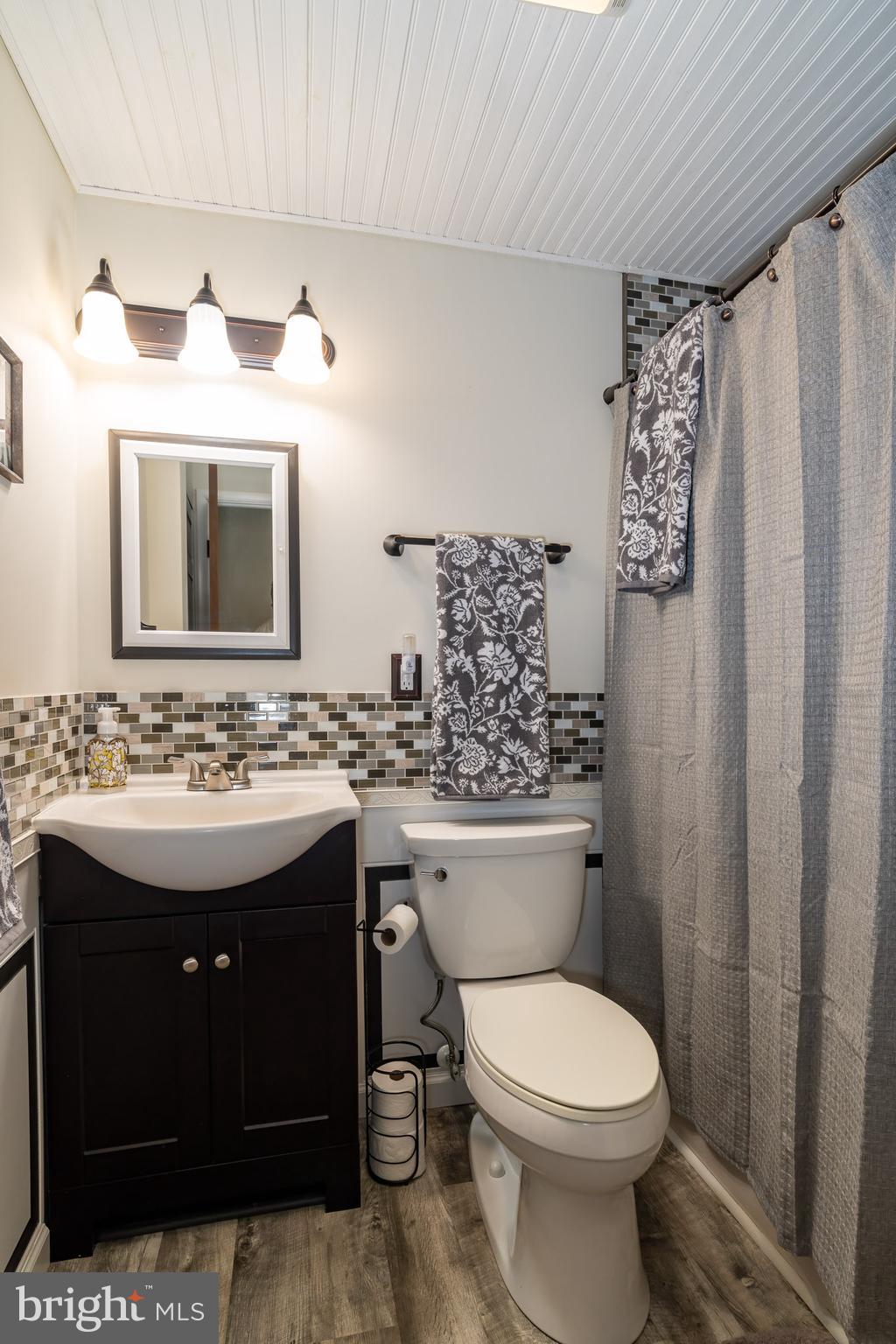 100 Bender Mill Road Lancaster, PA 17603 - Photo 25 of 34 Owners Bathroom