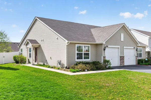 $250,000 | 696 Vine Street, Hampshire, IL 60140