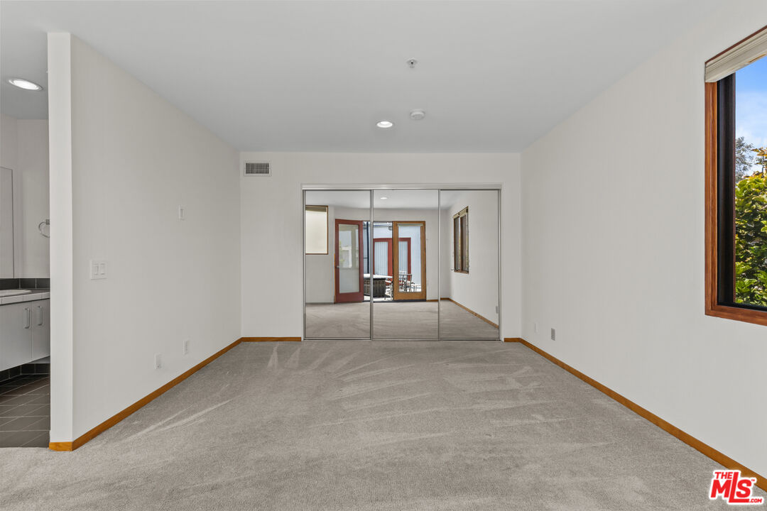 343 Rennie Avenue, Unit 7 Venice, CA 90291 - Photo 10 of 16 Gallery Image 10