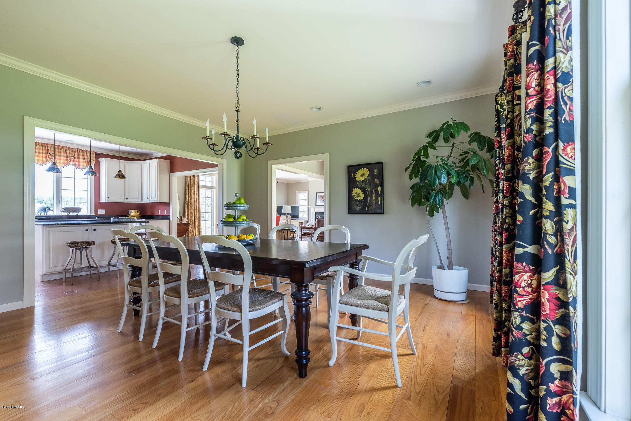 25 Stockbridge Road Lee, MA 01238 - Photo 11 of 26 Dining