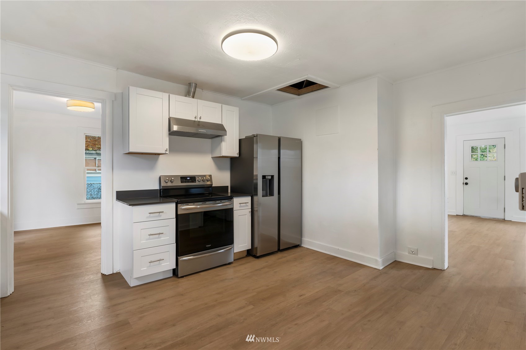 413 West 4th Avenue Pe Ell, WA 98572 - Photo 20 of 32 a kitchen with granite countertop a refrigerator and a stove
