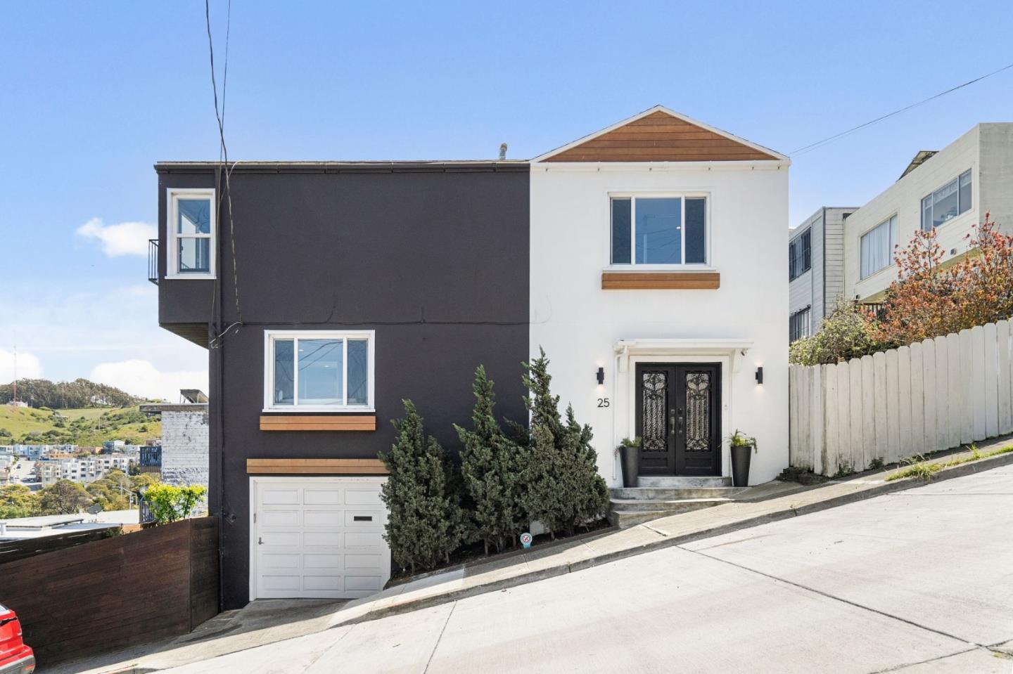 25 Ordway Street San Francisco, CA 94134 - Photo 1 of 33 a front view of a house with a garden